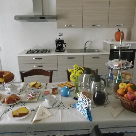 B&B And Home Restaurant La Casa Del Pescatore 산타나아레시 외부 사진
